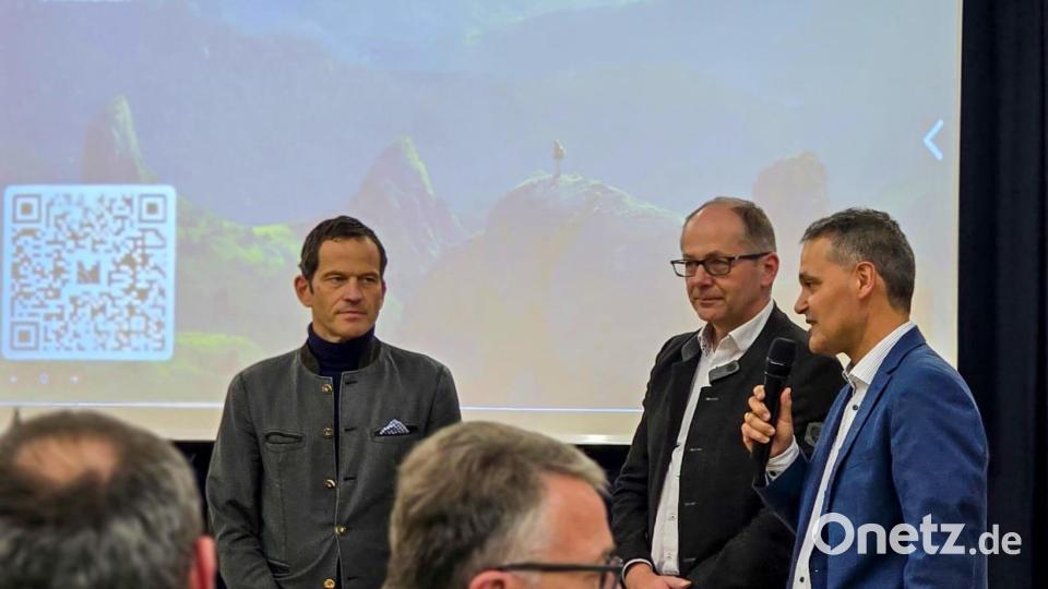 Die Politiker stellen sich den Fragen der Bürger. Bild: CSU-Mittelstandsunion Tirschenreuth/exb