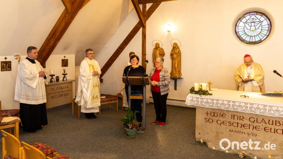 In der Steinwaldklinik herrscht ein ökumenischer Geist: die Fürbitten trugen die evangelische Krankenhauspfarrerin Lisa Keck und Gemeindereferentin Roswitha Heining. Bild: Roland Wellenhöfer