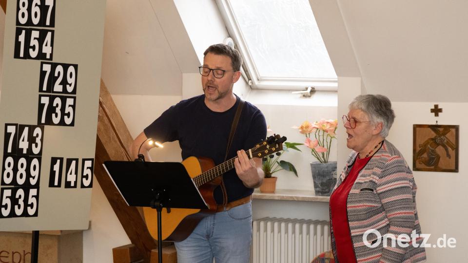 Jörg Oppitz gestaltete die Messe musikalisch. Bild: Roland Wellenhöfer