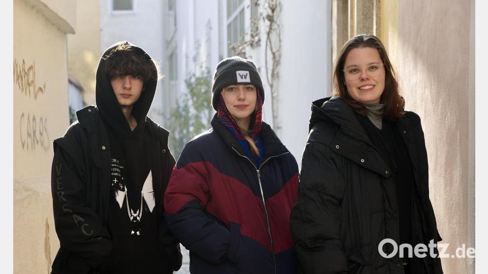 Das Moderationsteam des Podcasts: Zach, Gabi und Lisa. Bild: exb