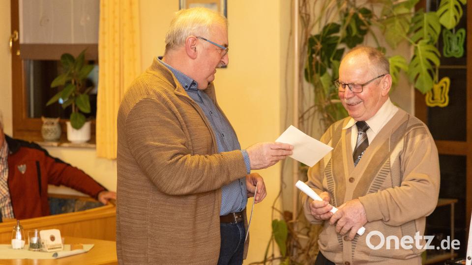 Hans Walter, Herbert Putzer, Hessenreuth, Kastl bei Kemnath, Kinderkrebshilfe, Max Schwärzer, Pressath, Robert Steinkohl, Spendenübergabe, Troglau, Waldweihnacht Bild: Roland Wellenhoefer