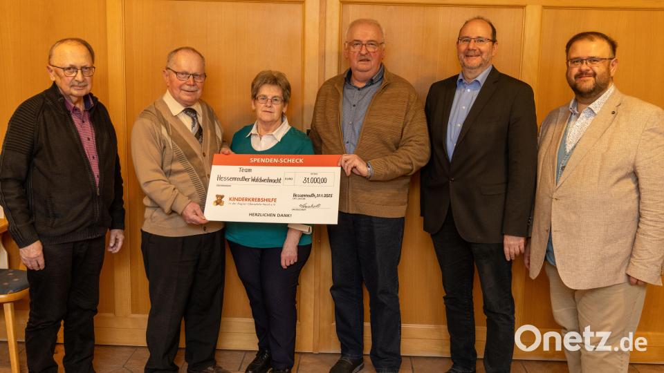 Andreas Steinl, 2. Vorsitzender der Kinderkrebshilfe Oberpfalz-Nord, Herbert Putzer, 1. Vorsitzender der Kinderkrebshilfe Oberpfalz-Nord, Robert und Brigitte Steinkohl, Max Schwärzer und Hans Walter Bild: Roland Wellenhoefer