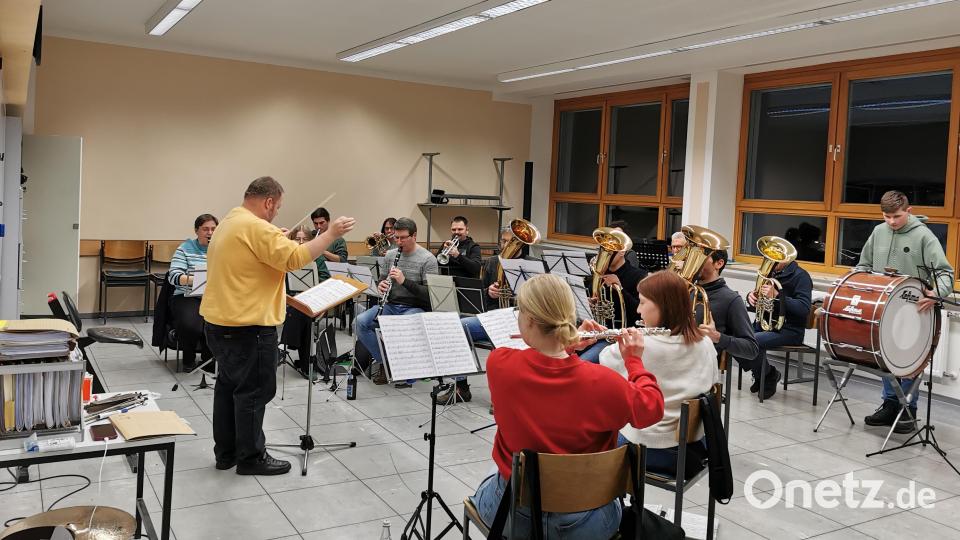 Den Probenraum in der Grundschule muss die Stadtkapelle noch heuer verlassen. Bild: Portner