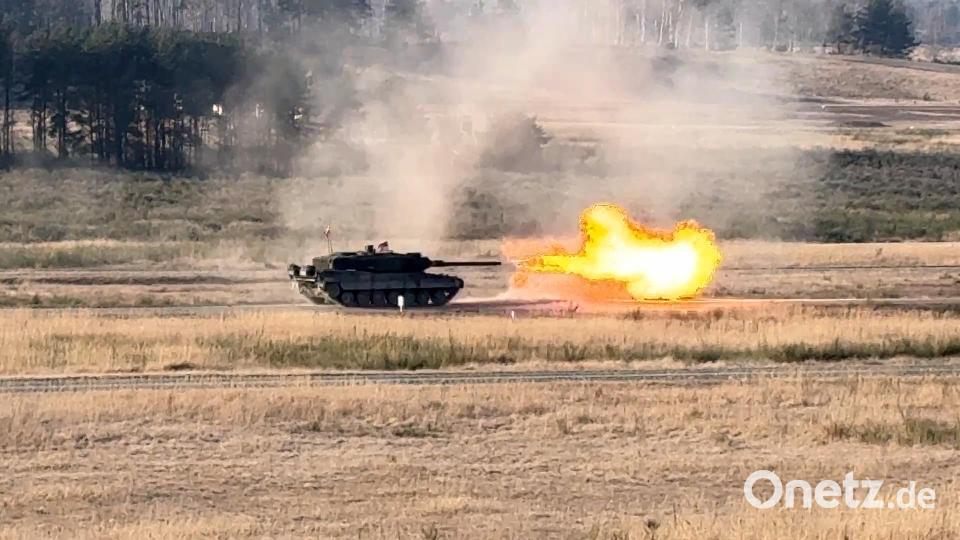 Die Panzer schossen bei dem Wettkampf auch auf bewegliche Ziele. Bild: Nils Ganzmann