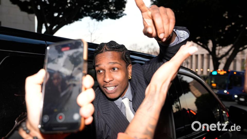 Rapper Asap Rocky kommt nach einem Freispruch um eine drohende Haftstrafe herum. Bild: Damian Dovarganes/AP/dpa