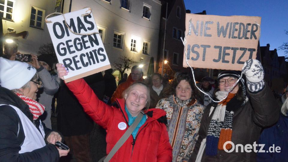 Omas gegen Rechts. Bild: Kunz