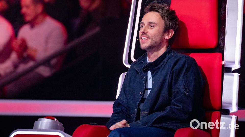 Clueso feiert bei &quot;The Voice Kids&quot; eine besondere TV-Premiere. (Handout) Bild: Claudius Pflug/Joyn/dpa