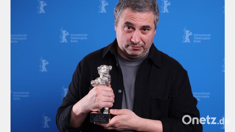 Regisseur Radu Jude gewann einen Silbernen Bären. Bild: Ronny Hartmann/AFP Pool/dpa