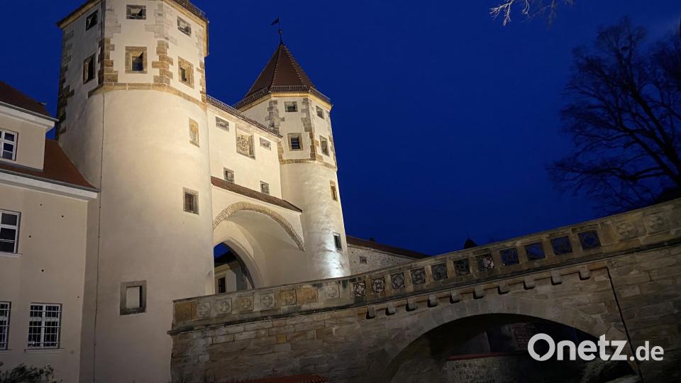 Das Nabburger Tor in Amberg mit der Brücke über den Stadtgraben. Bild: Andreas Ascherl