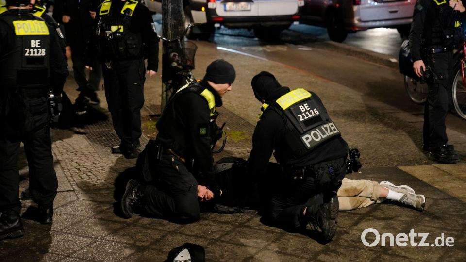 Nach der Attacke am Holocaust-Denkmal in Berlin hat die Polizei einen Verdächtigen festgenommen. Bild: Ebrahim Noroozi/AP/dpa