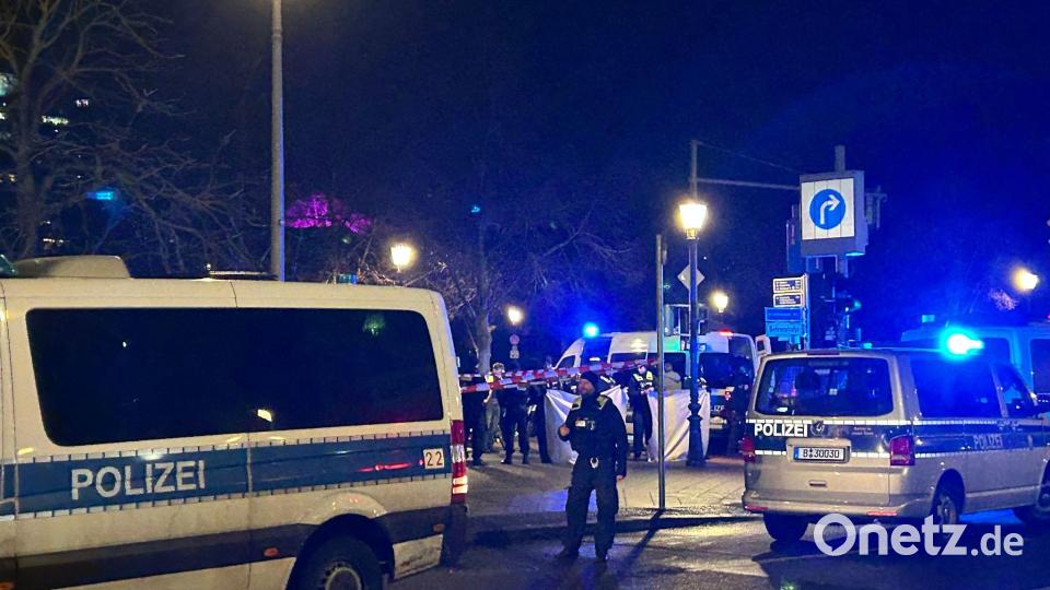 Am Denkmal für die ermordeten Juden Europas in Berlin-Mitte ist ein Mann schwer verletzt worden. Bild: Marion van der Kraats/dpa-Zentralbild/dpa