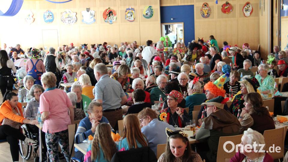 450 Seniorinnen und Senioren sorgten für eine proppenvolle Stadthalle. Bild: prh
