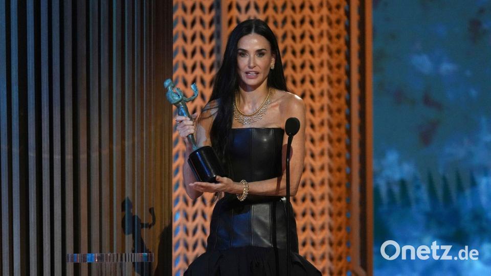 Demi Moore hat den SAG-Award als beste Hauptdarstellerin gewonnen. Bild: Chris Pizzello/Invision via AP/dpa