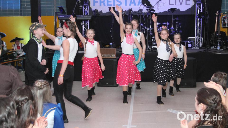 &quot;Dance Surprise&quot; sorgt wie &quot;Public Surprise&quot; und die Pleysteiner Prinzengarde für Beifallsstürme. Bild: pi