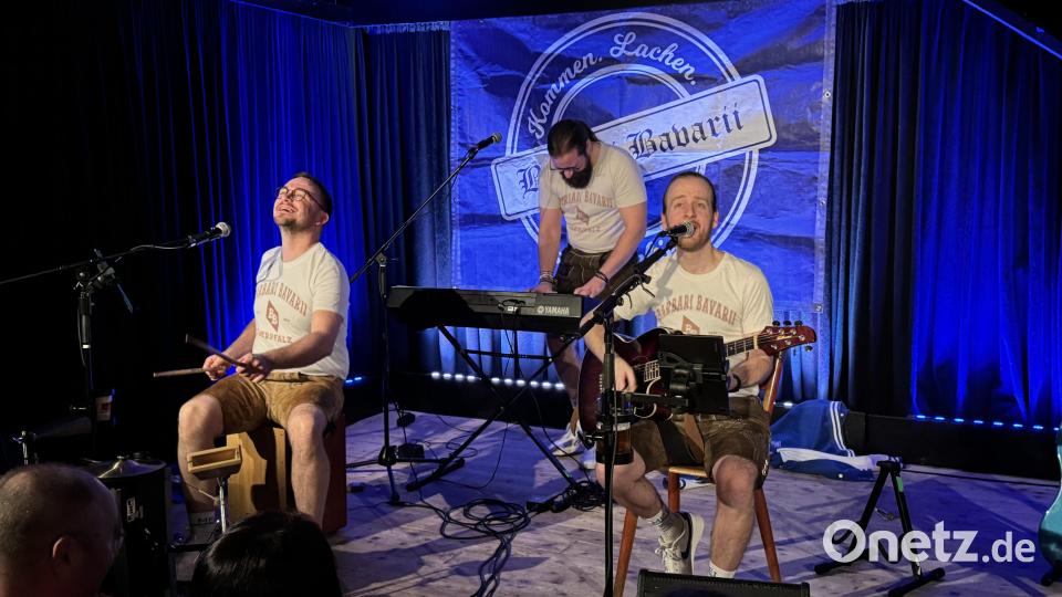 Barbari Bavarii bringt mit witzigen Songs gute Laune in den ausverkauften Schafferhof. Bild: mgo