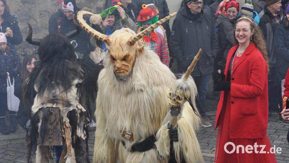 Grimmige Masken. Bild: dob