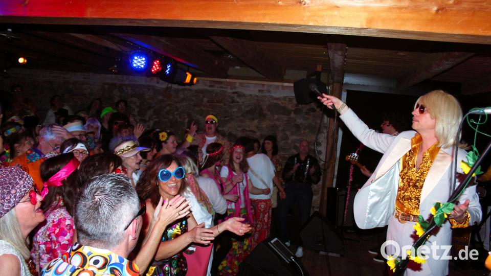 Die &quot;Golden Glitter Band&quot; sorgt an zwei Abenden hintereinander für eine ausgelassene Stimmung am Schafferhof Bild: stg