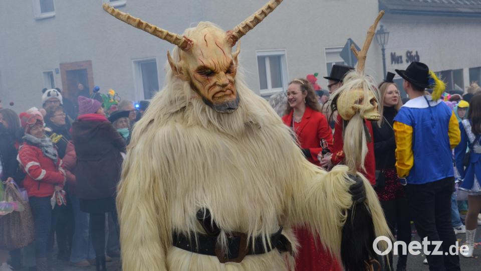 Der Faschingsverein &quot;Altenstadt GENAU&quot; lief am Samstag zur närrischen Hochform auf und wurde mit so vielen Zuschauern wie noch nie beschenkt. Bild: dob