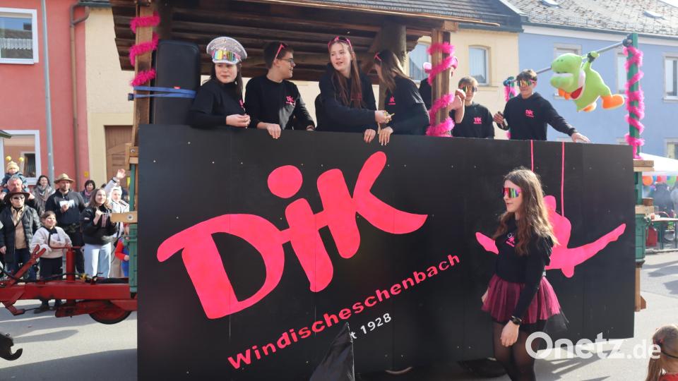 Die DJK mit ihrem Wagen. Bild: wrm