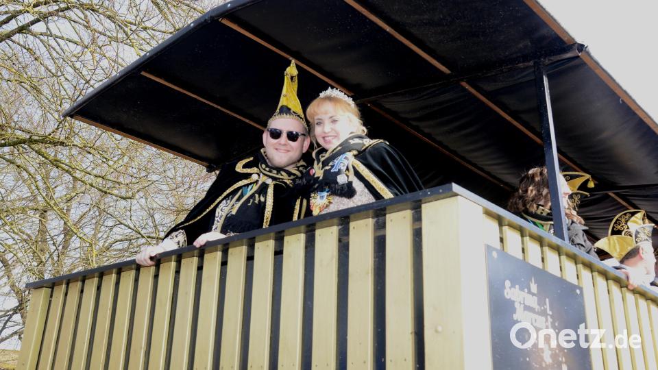Der Pressather Faschingsverein hatte seine Tollitäten Marcus I. und Sabrina I. nach Hammerles gesandt. Bild: bey