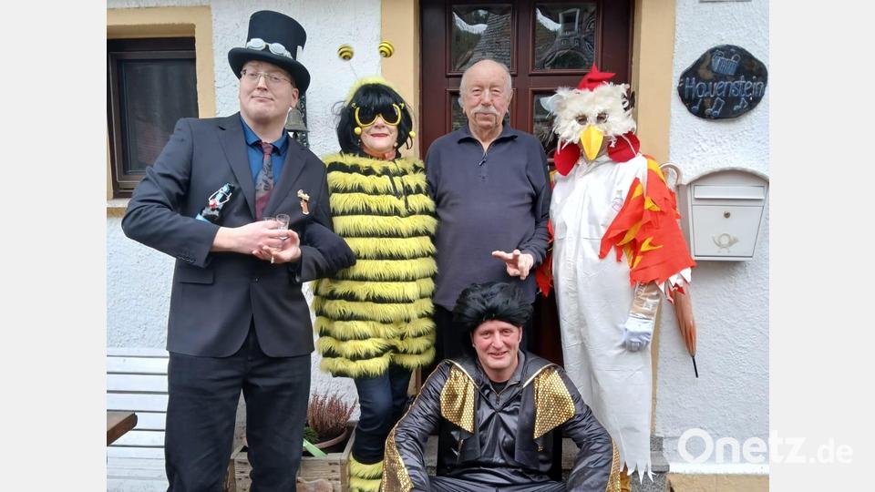 Der spontane Gaudiwurm klingelt an vielen Haustüren. Klaus Hauenstein öffnet gern. Bild: Ursula Odörfer