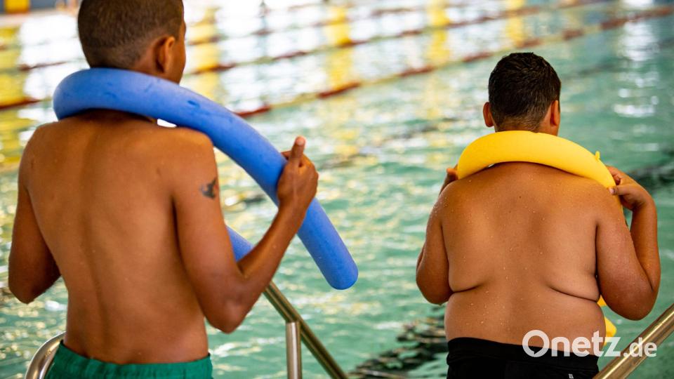 Die immense Zunahme Übergewichtiger werde sowohl gesundheitliche als auch wirtschaftliche und gesellschaftliche Folgen haben, warnen Forschende. (Archivbild) Bild: Fabian Sommer/dpa