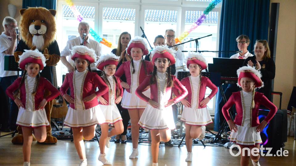 Die Kindergarde von &quot;Dance Unlimited&quot; beim Gardetanz. Bild: Kunz