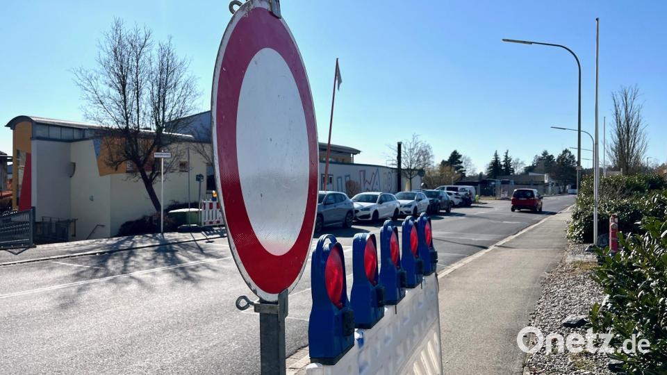 Bis voraussichtlich Ende August gibt es vor dem Kinderhaus Tohuwabohu Straßensperrungen. Bild: Gabi Schönberger