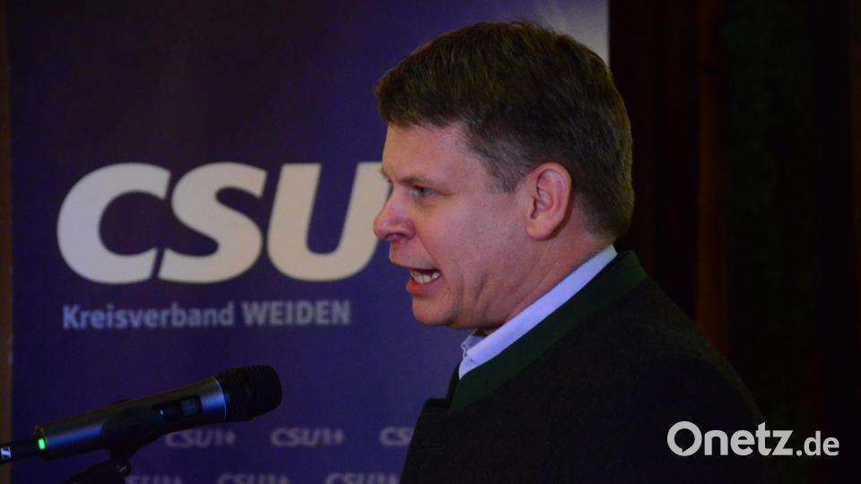 CSU-Fraktionschef Benjamin Zeitler teilt aus. Bild: Kunz
