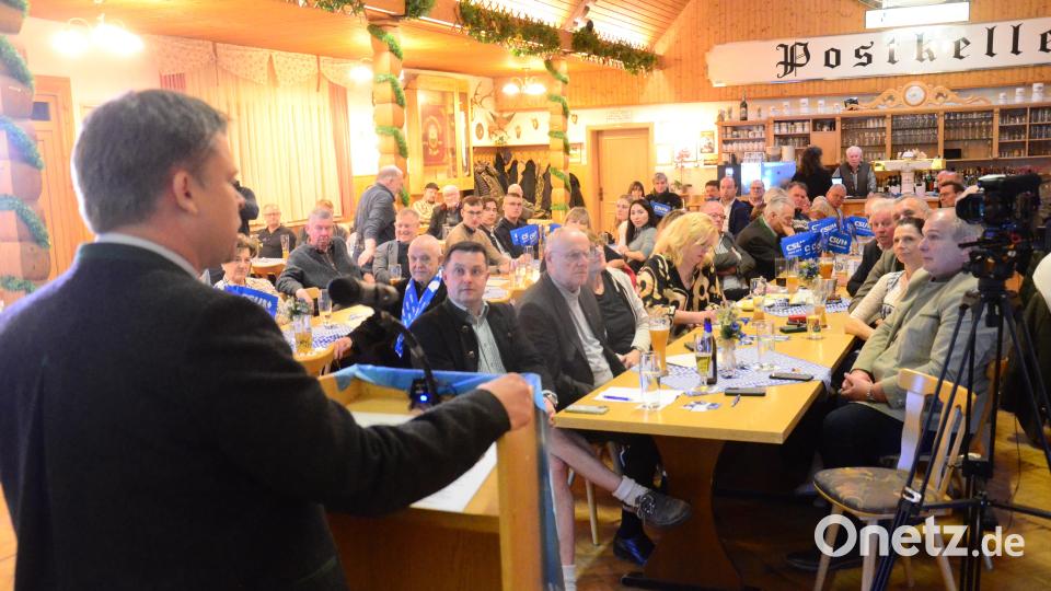 CSU-Fraktionschef Benjamin Zeitler bei seiner Aschermittwochs-Rede. Bild: Kunz