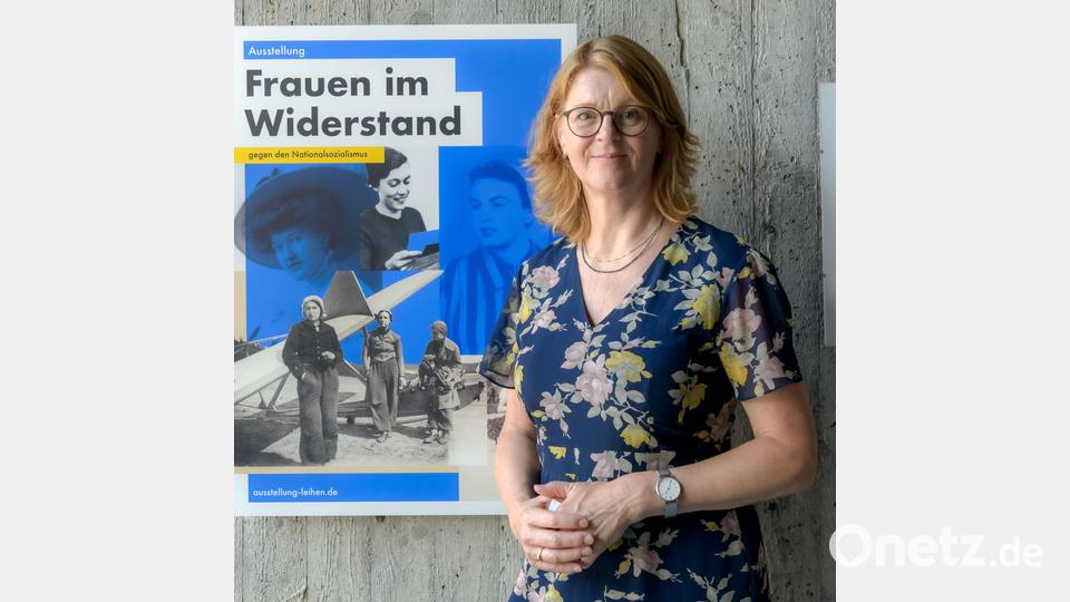 Rieke Harmsen hat die zuerst in Dachau gezeigte Ausstellung &quot;Frauen im Widerstand gegen den Nationalsozialismus&quot; kuratiert. Ab Samstag ist die Schau in Weiden zu sehen. Bild: Christian Topp, exb