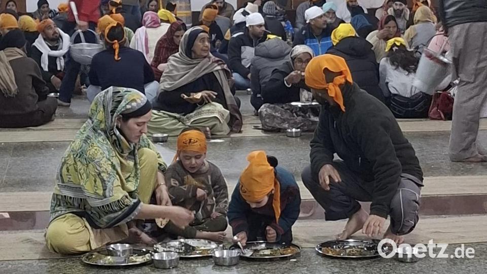 Die Speisung von Gläubigen im Goldenen Tempel der Sikhs in Amritsar Bild: Christiane Regn