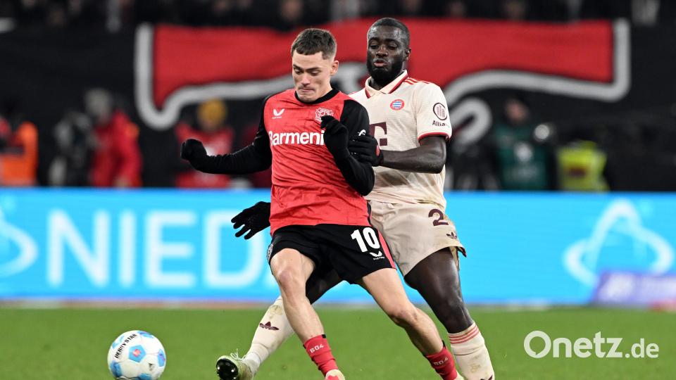 In der Liga noch immer eher einen Schritt hinterher: Dayot Upamecano verfolgt Leverkusens Florian Wirtz (l) Bild: Federico Gambarini/dpa