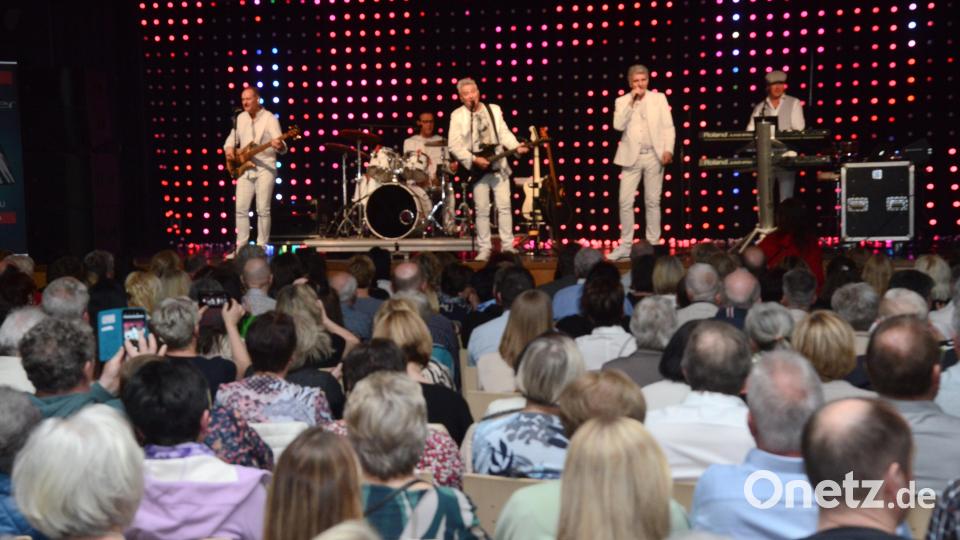 &quot;Die Paldauer&quot; begeisterten ihre Fans am Samstag in der Stadthalle Neustadt. Bild: bey