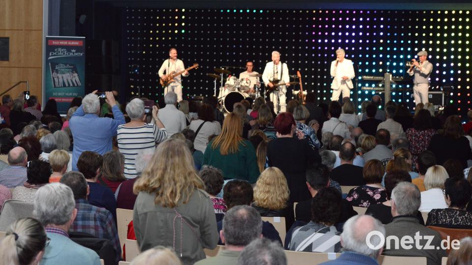 &quot;Die Paldauer&quot; begeisterten ihre Fans am Samstag in der Stadthalle Neustadt. Bild: bey