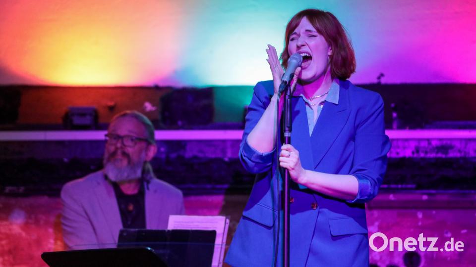 &quot;Rebellinnen&quot; hieß das Konzert mit Sängerin Laura Mann und Oliver Lederer am E-Piano anlässlich des Internationalen Frauentages im Club Lavida. Bild: Wolfgang Steinbacher