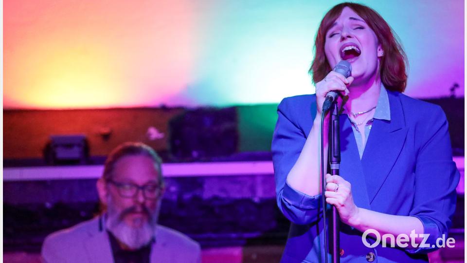 &quot;Rebellinnen&quot; hieß das Konzert mit Sängerin Laura Mann und Oliver Lederer am E-Piano anlässlich des Internationalen Frauentages im Club Lavida. Bild: Wolfgang Steinbacher
