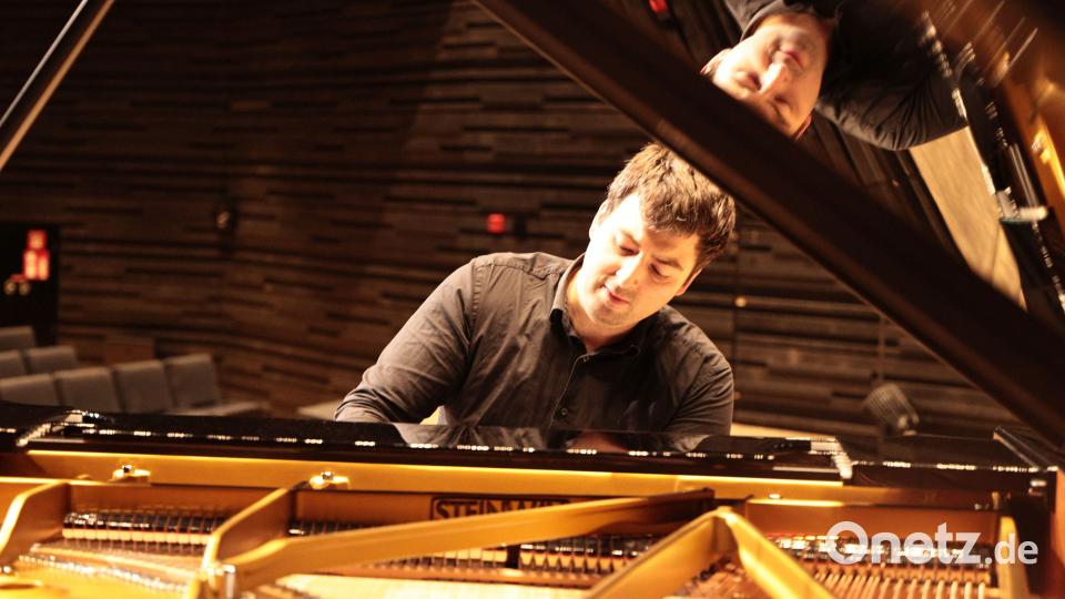 Der belgische Pianist Yannick Van de Velde spielt den Zyklus „Vingt regards sur l'enfant-Jésus“ von Olivier Messiaen. Bild: @isar/exb