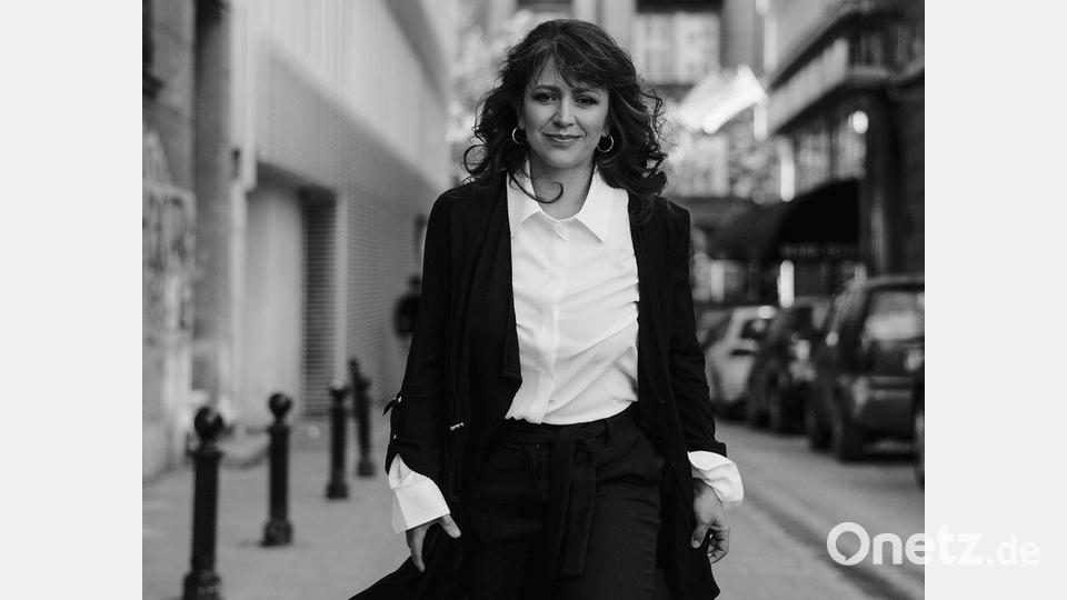 Die serbische Pianistin Jelena Stojković ist mit Werken aus ihrer Heimat sowie Kompositionen bayerischer Komponistinnen und Komponisten zu hören. Bild: Jean Marie Fox/exb