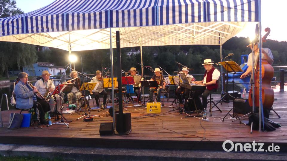 Michael König: &quot;Die Stodtbergsait&#039;n wurden mit der Serenade am Rußweiher zum Stimmungsgaranten.&quot; Archivbild: rn