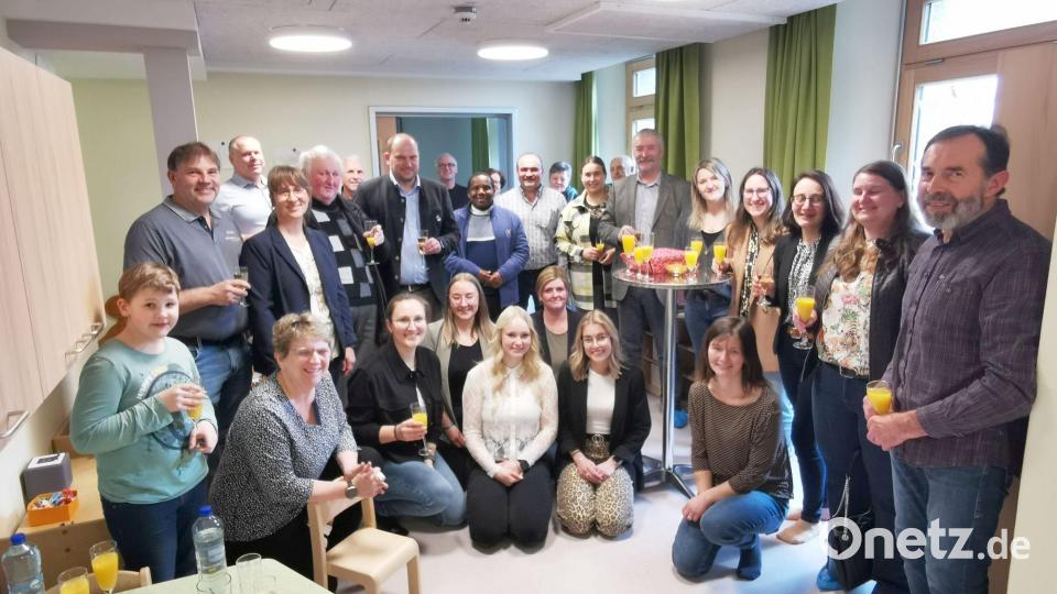 Die Vertreter von Marktgemeinde, Kirchenverwaltung, Kindergarten, Elternbeirat und Architekturbüro sprechen übereinstimmend von einem tollen Meisterwerk. Bild: gz