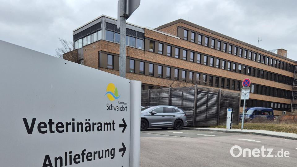 Das Veterinäramt am Landratsamt Schwandorf überprüft den Fall derzeit. Bild: Hösamer