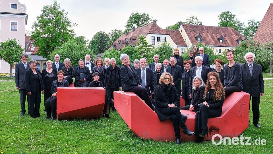 Diese Aufnahme zeigt die Amberger Chorgemeinschaft vor dem Konzert im Mai 2024. Im März 2025 ist sie im Kongregationssaal zu hören. Bild: Peter Ringeisen