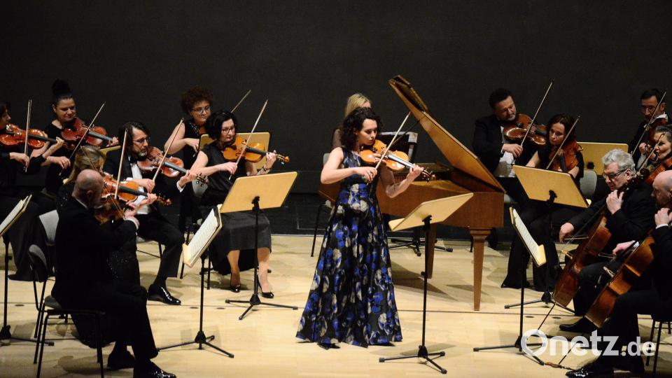 Violinistin Alena Baeva interpretiert das für Violine bearbeitete Bachsche Cembalokonzert d-Moll. Bild: Kunz