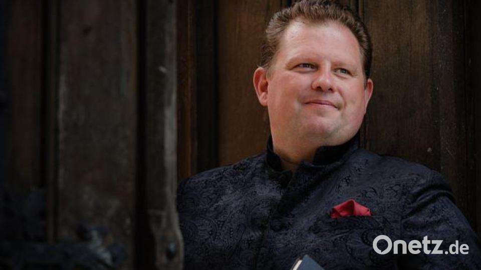 Daniel Blumenschein ist der „Meister“, der im „Lied von der Glocke“ den Vorgang des Glockengießens erklärt. Bild: Anne Hornemann