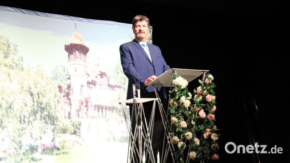 Wolfgang Krebs, der Meister der Parodie, träumt in seinem Programm &quot;Bavaria first!&quot; vom Königreich Bayern. In Windeseile schlüpft er in die Rollen bekannter Politiker wie Markus Söder, Edmund Stoiber, Hubert Aiwanger, Horst Seehofer oder Robert Habeck und zeichnet diese überzeugend und sehr humorvoll nach. Bild: prh
