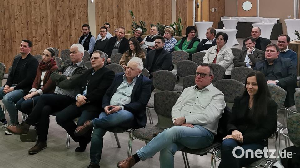 Die Zuhörer der Podiumsdiskussion zum Thema &quot;Transformation und Zukunftsfähigkeit in Zeiten des Wandels&quot; konnten auch Fragen stellen. Bild: Portner