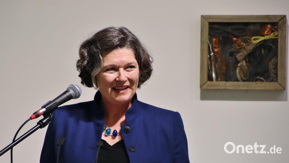 Julia Weigl-Wagner (Burglengenfeld) stellt ihre neue Biografie &quot;Idyllenstörer Max Bresele&quot; vor. Bild: Thomas Dobler