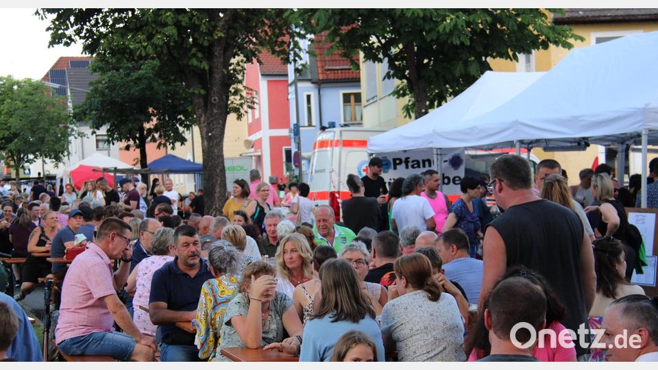 Ebenso wie im Vorjahr treffen sich die Neustädter auch 2025 in der Freyung zum Bürgerfest. Am Vorabend steigt hier das Patenschaftsfest mit der 4. Batterie des Artilleriebataillons 131 der Bundeswehr. Archivbild: prh