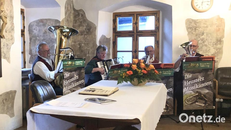 Mitgestaltet wurde der Empfang am Montag von den Heusterz Musikanten. Bild: wro